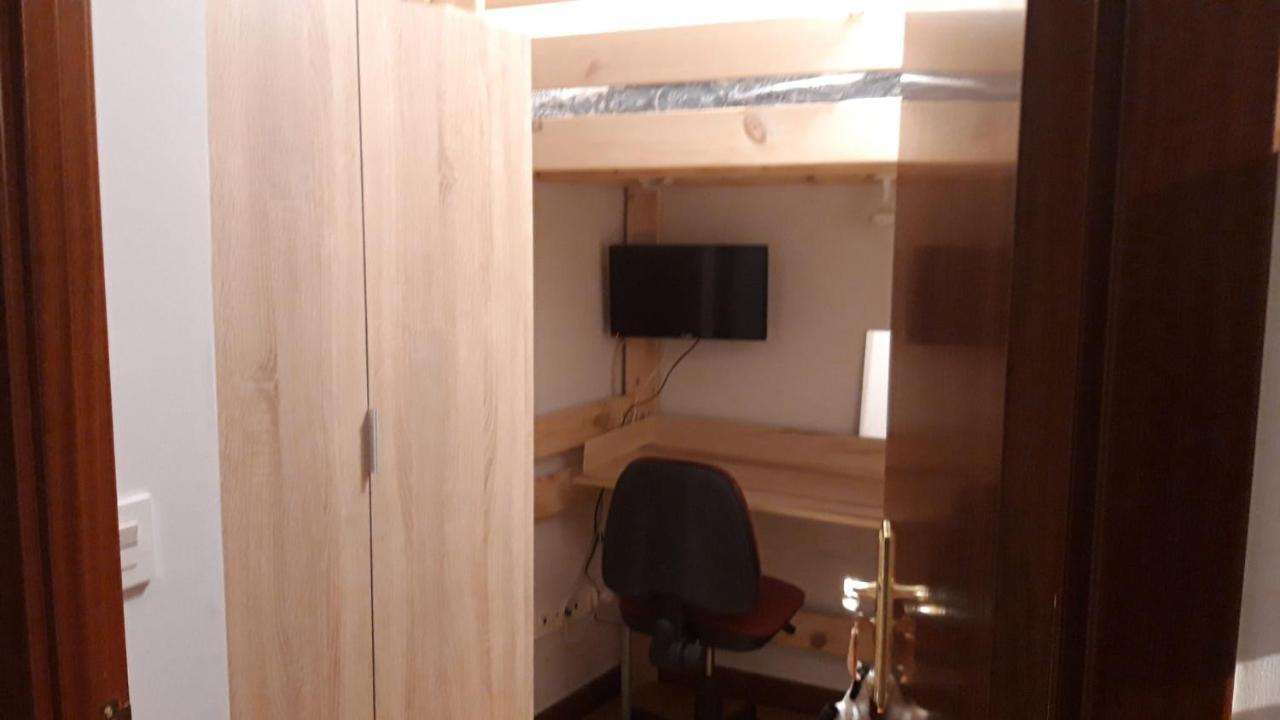 HABITACIÓN INDIVIDUAL con TV centro BILBAO Exterior foto